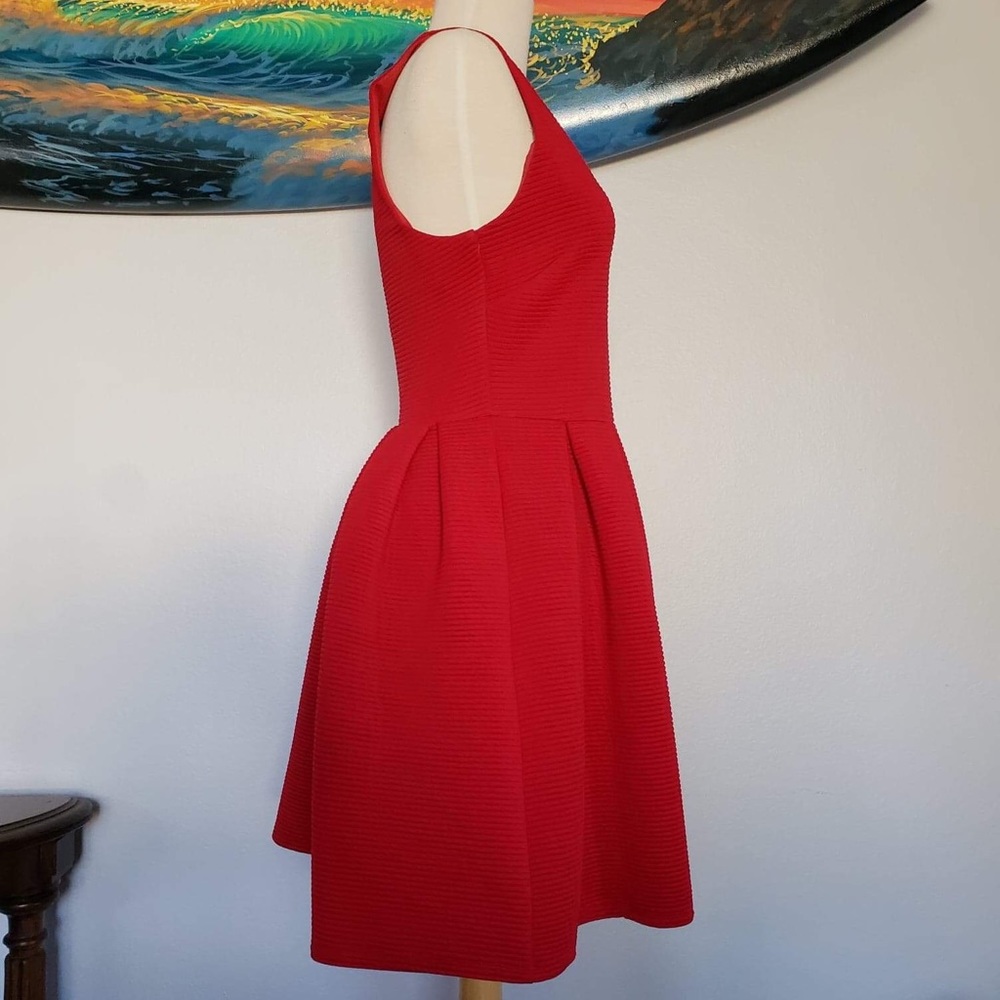 Red dress - Picture 6 of 8